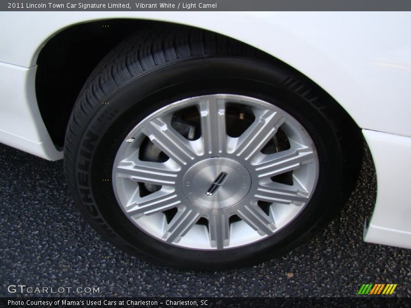 Vibrant White / Light Camel 2011 Lincoln Town Car Signature Limited