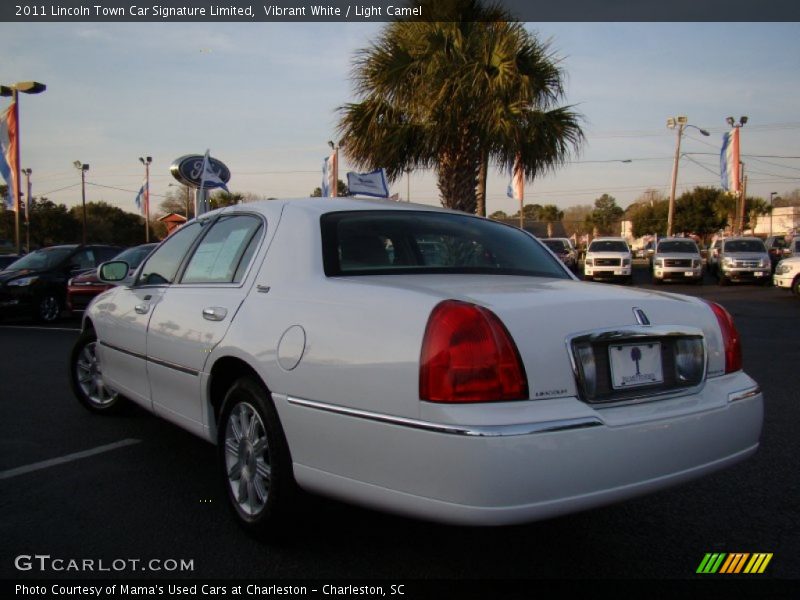 Vibrant White / Light Camel 2011 Lincoln Town Car Signature Limited