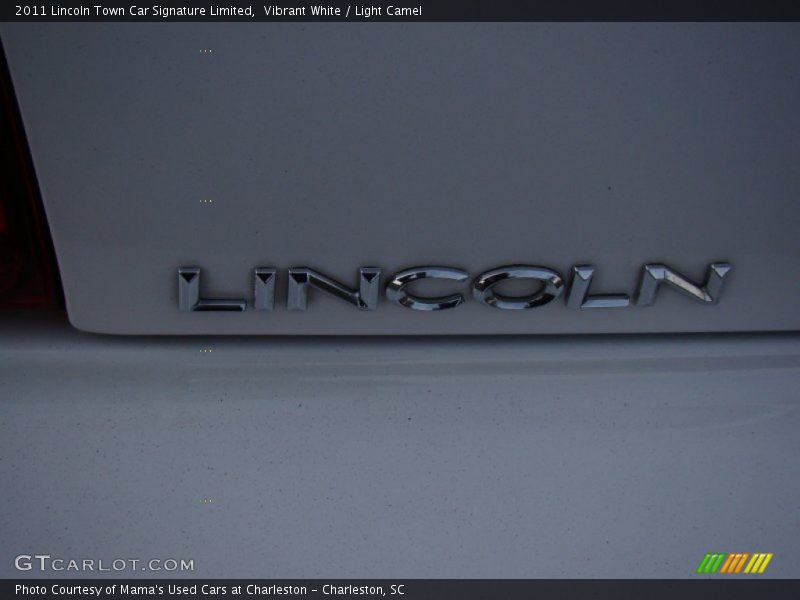Vibrant White / Light Camel 2011 Lincoln Town Car Signature Limited