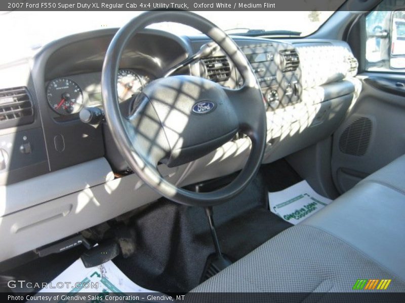 Oxford White / Medium Flint 2007 Ford F550 Super Duty XL Regular Cab 4x4 Utility Truck