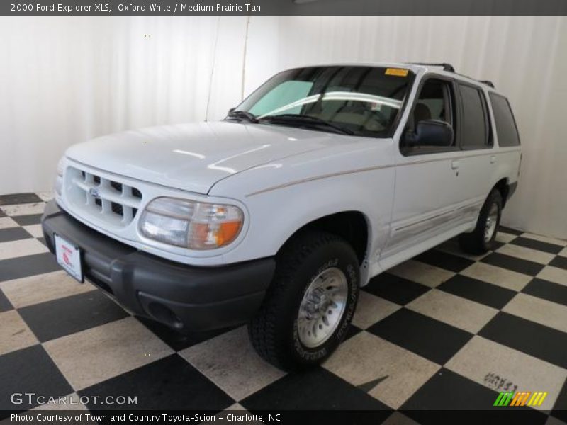 Oxford White / Medium Prairie Tan 2000 Ford Explorer XLS