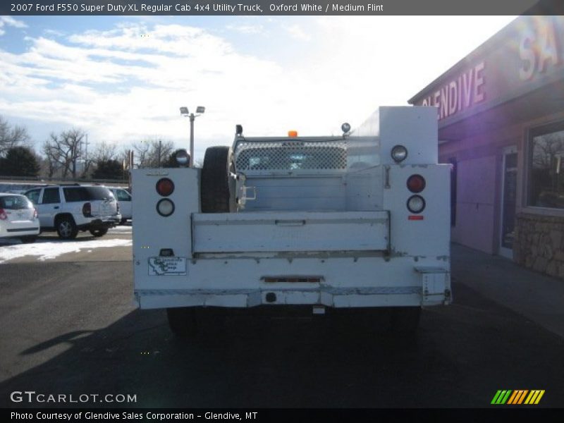 Oxford White / Medium Flint 2007 Ford F550 Super Duty XL Regular Cab 4x4 Utility Truck