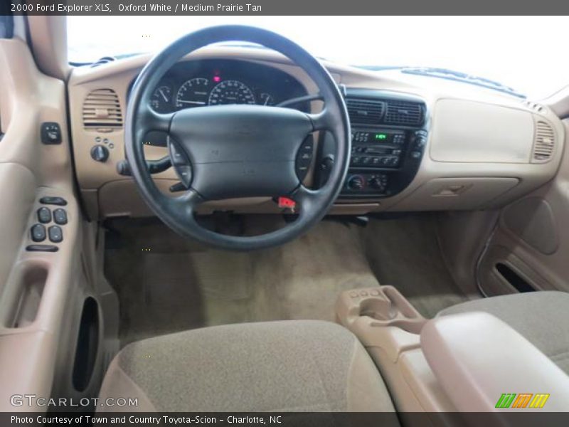 Oxford White / Medium Prairie Tan 2000 Ford Explorer XLS