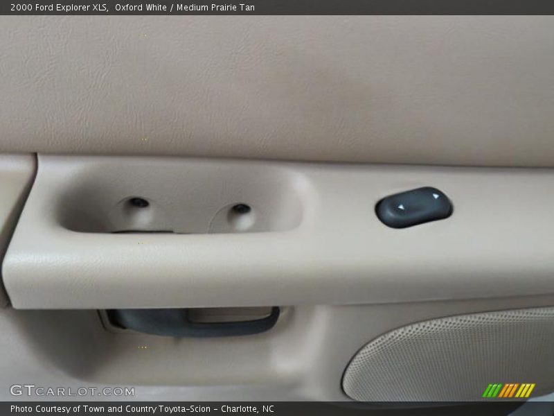 Oxford White / Medium Prairie Tan 2000 Ford Explorer XLS