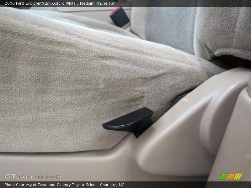 Oxford White / Medium Prairie Tan 2000 Ford Explorer XLS