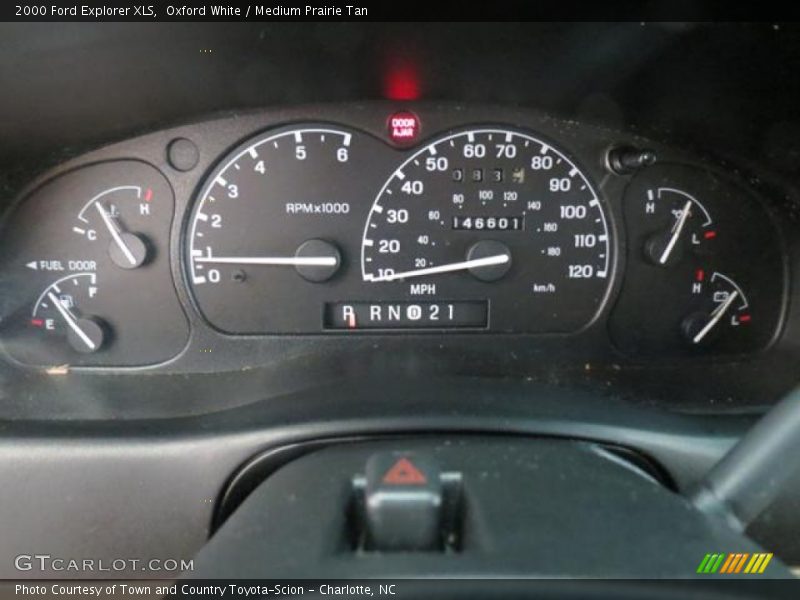 Oxford White / Medium Prairie Tan 2000 Ford Explorer XLS