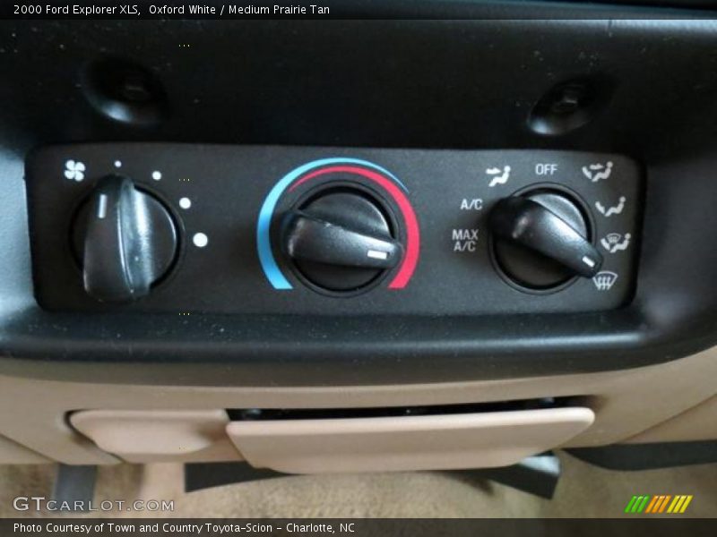 Oxford White / Medium Prairie Tan 2000 Ford Explorer XLS
