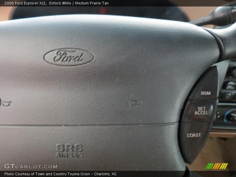 Oxford White / Medium Prairie Tan 2000 Ford Explorer XLS