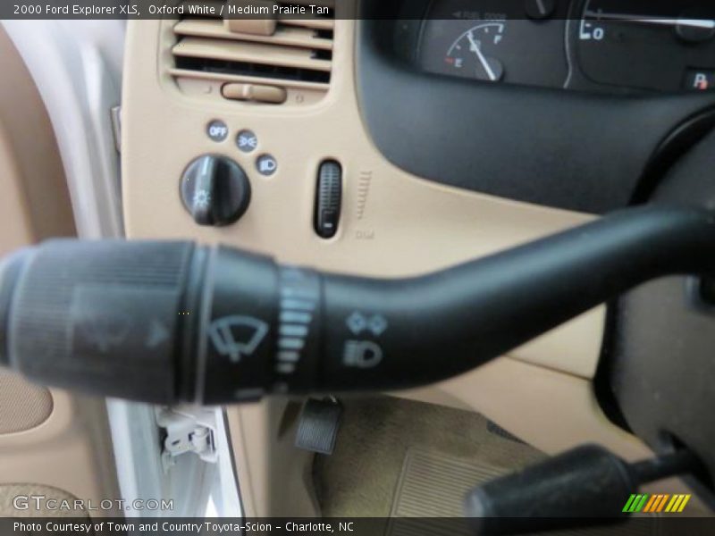Oxford White / Medium Prairie Tan 2000 Ford Explorer XLS