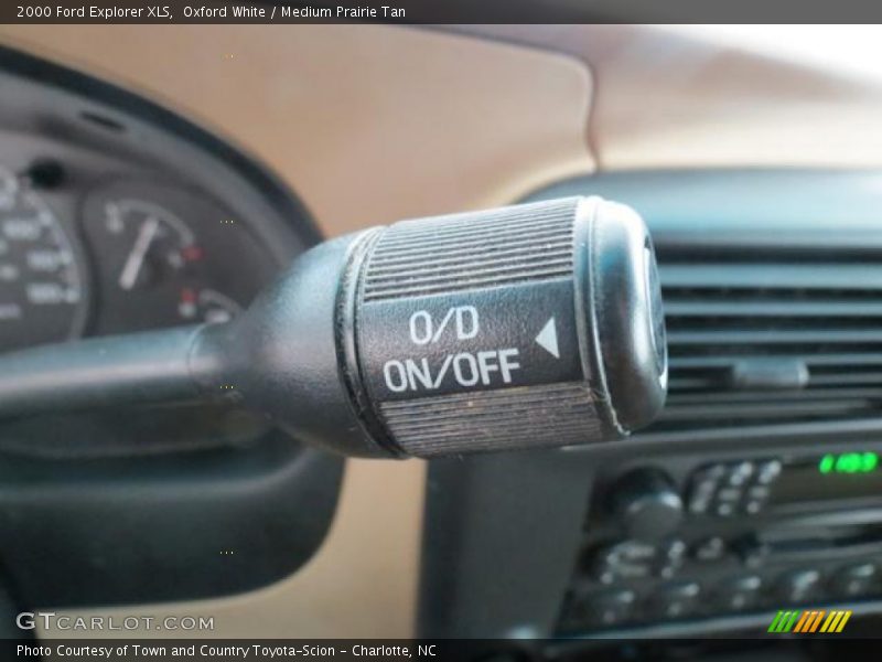 Oxford White / Medium Prairie Tan 2000 Ford Explorer XLS