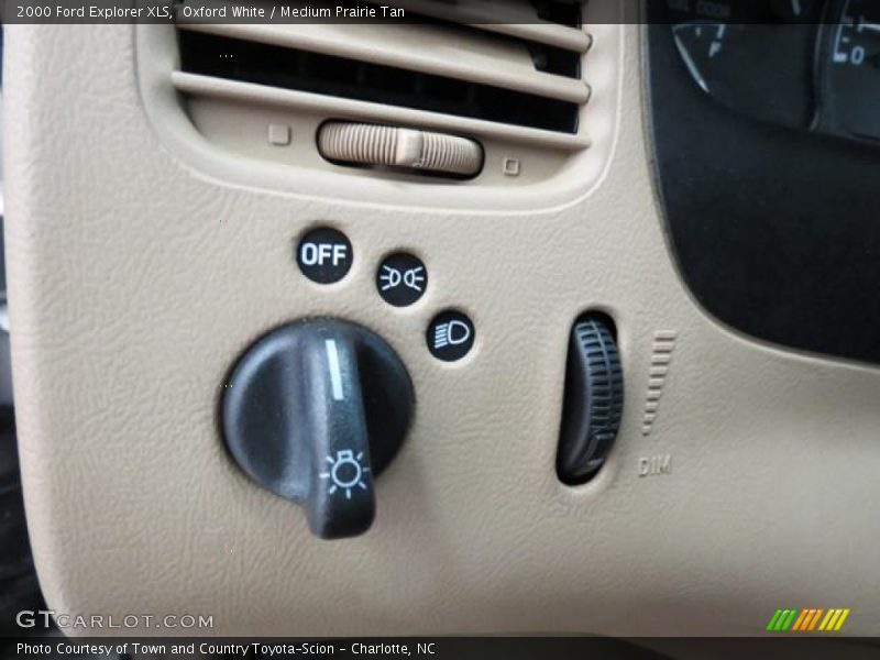 Oxford White / Medium Prairie Tan 2000 Ford Explorer XLS