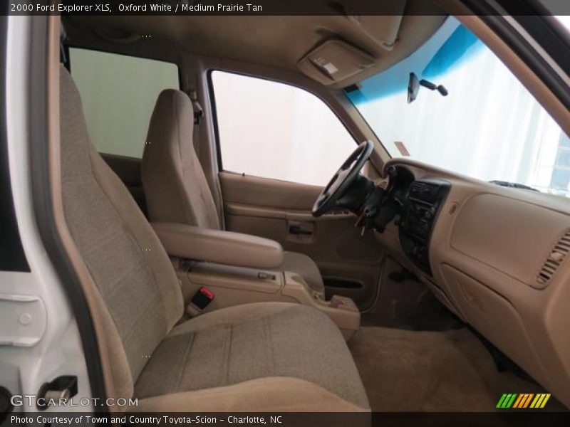 Oxford White / Medium Prairie Tan 2000 Ford Explorer XLS