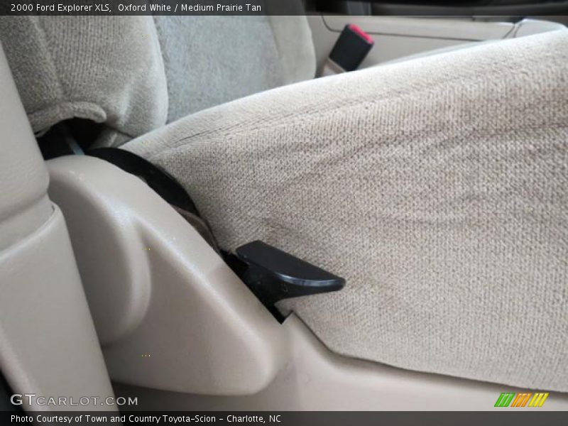 Oxford White / Medium Prairie Tan 2000 Ford Explorer XLS