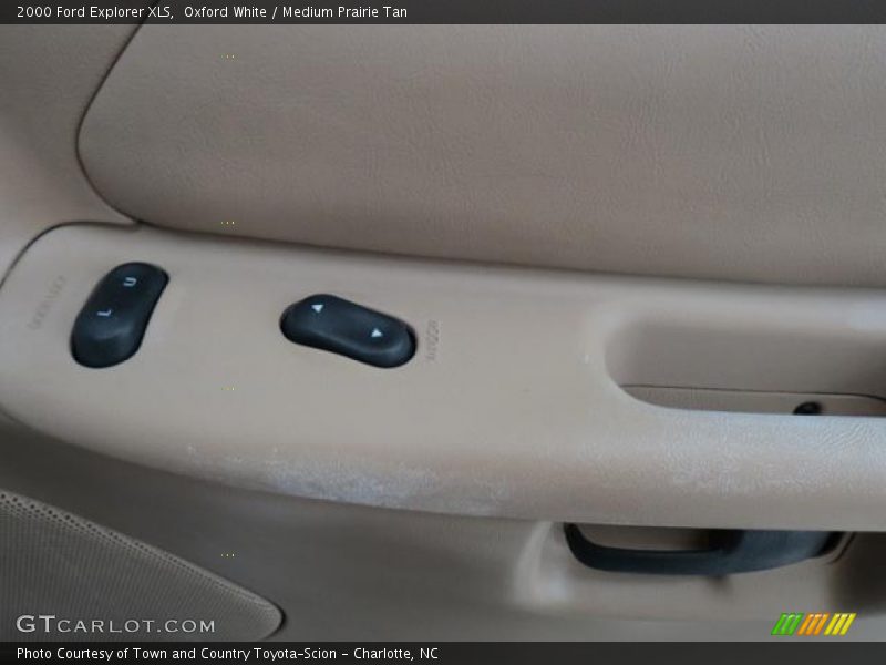 Oxford White / Medium Prairie Tan 2000 Ford Explorer XLS