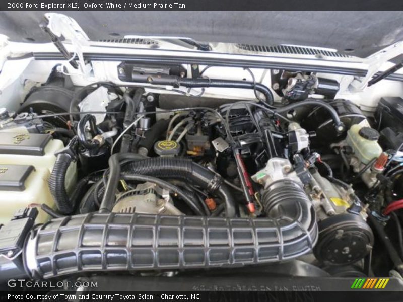 Oxford White / Medium Prairie Tan 2000 Ford Explorer XLS