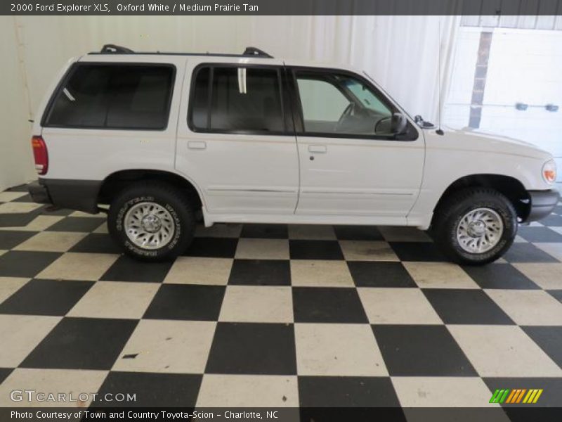 Oxford White / Medium Prairie Tan 2000 Ford Explorer XLS