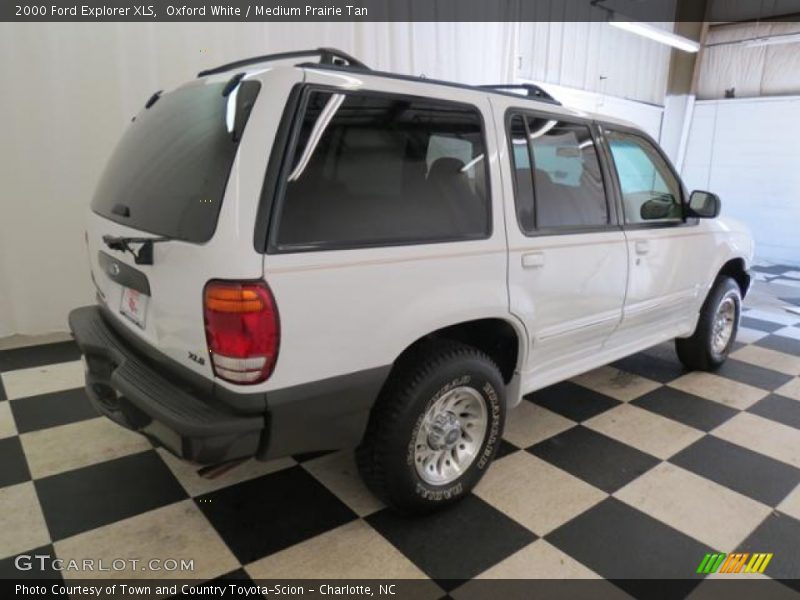 Oxford White / Medium Prairie Tan 2000 Ford Explorer XLS