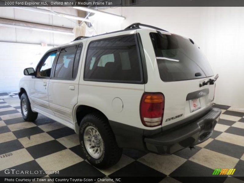 Oxford White / Medium Prairie Tan 2000 Ford Explorer XLS