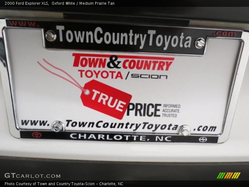 Oxford White / Medium Prairie Tan 2000 Ford Explorer XLS