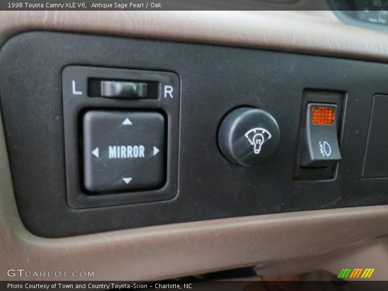 Antique Sage Pearl / Oak 1998 Toyota Camry XLE V6