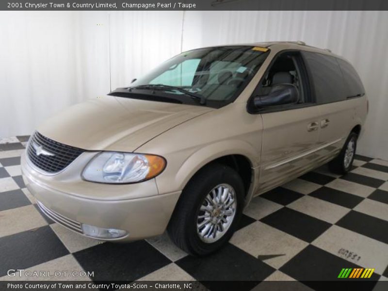 Champagne Pearl / Taupe 2001 Chrysler Town & Country Limited