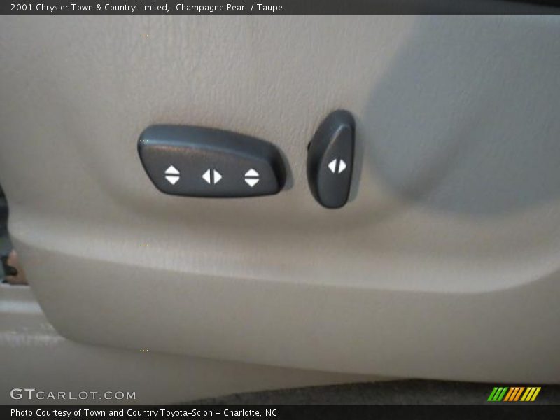 Champagne Pearl / Taupe 2001 Chrysler Town & Country Limited