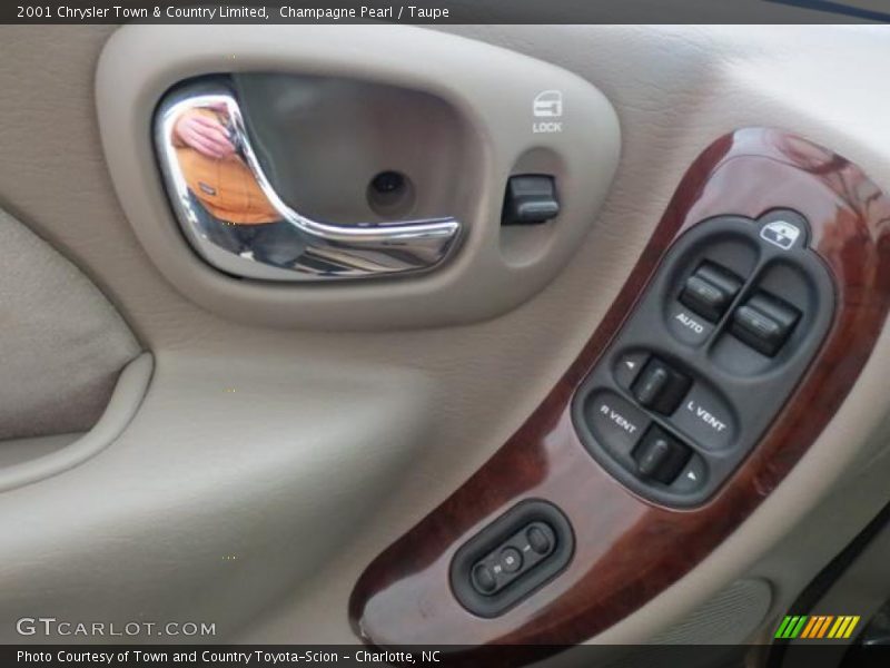 Champagne Pearl / Taupe 2001 Chrysler Town & Country Limited