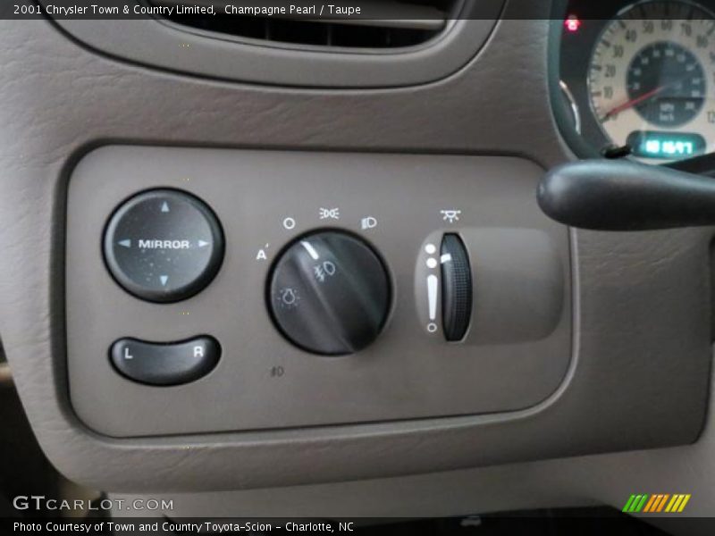 Champagne Pearl / Taupe 2001 Chrysler Town & Country Limited