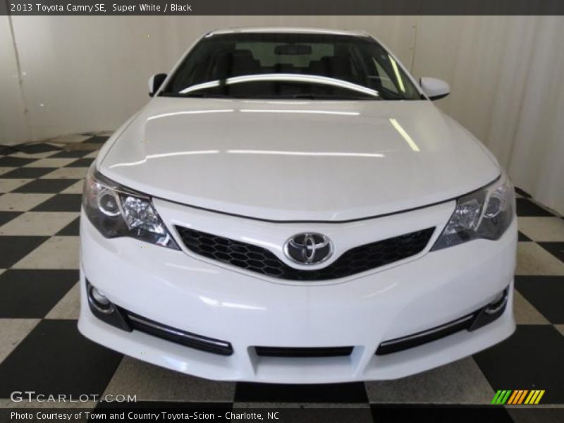 Super White / Black 2013 Toyota Camry SE