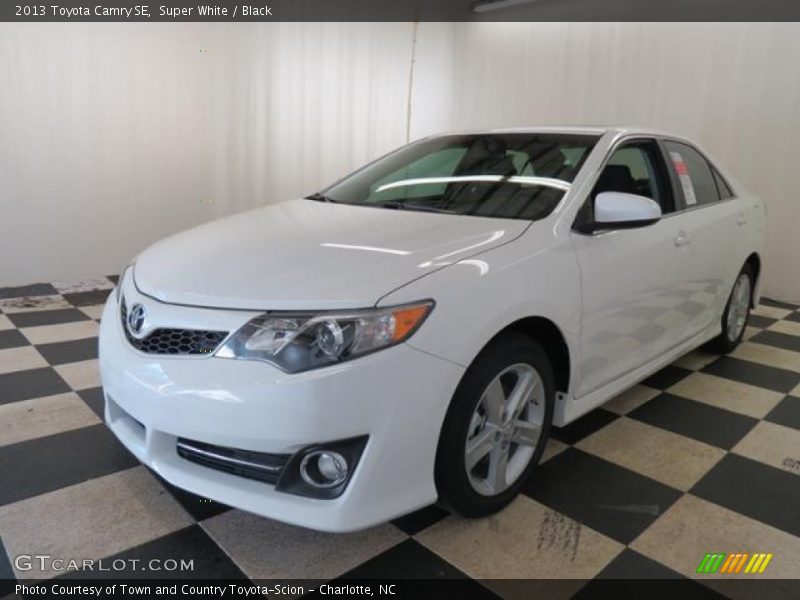 Super White / Black 2013 Toyota Camry SE