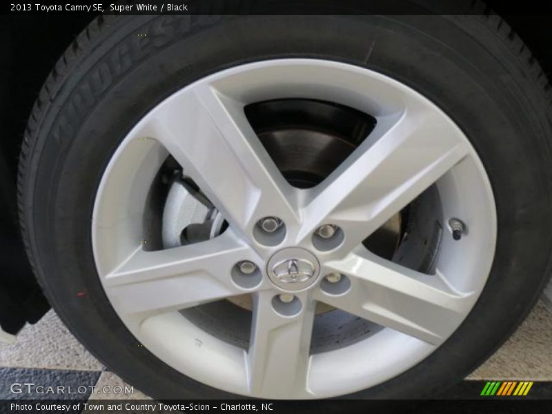 Super White / Black 2013 Toyota Camry SE
