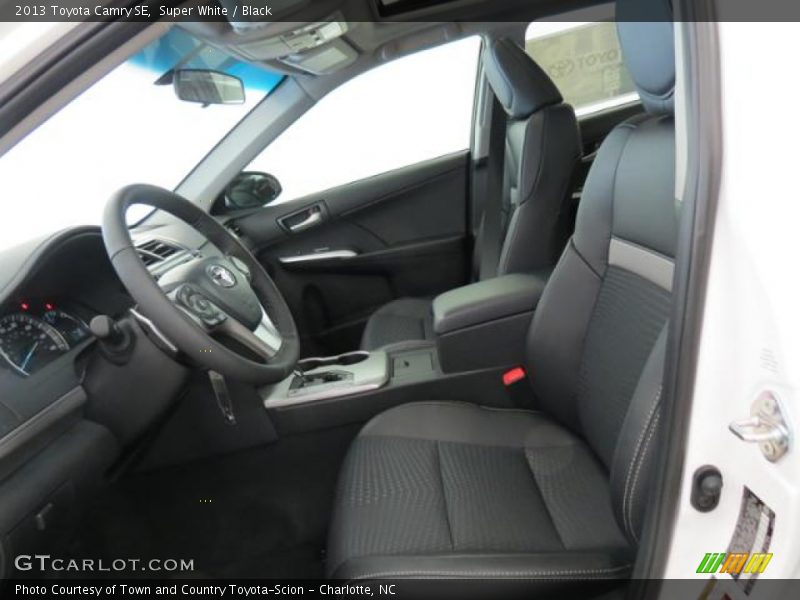 Super White / Black 2013 Toyota Camry SE