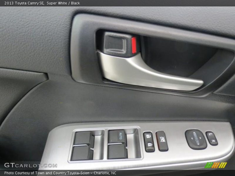 Super White / Black 2013 Toyota Camry SE