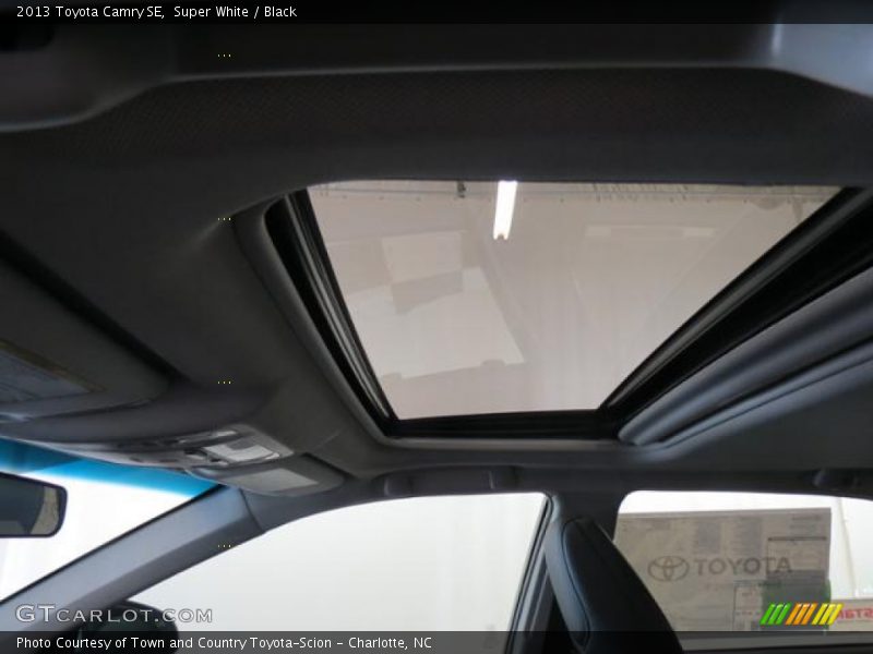 Super White / Black 2013 Toyota Camry SE