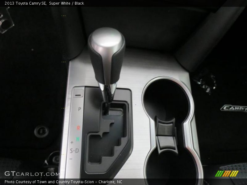Super White / Black 2013 Toyota Camry SE