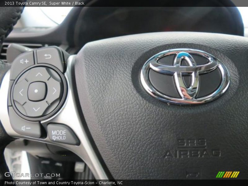Super White / Black 2013 Toyota Camry SE