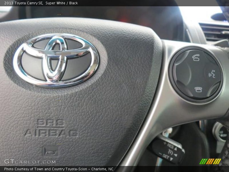 Super White / Black 2013 Toyota Camry SE