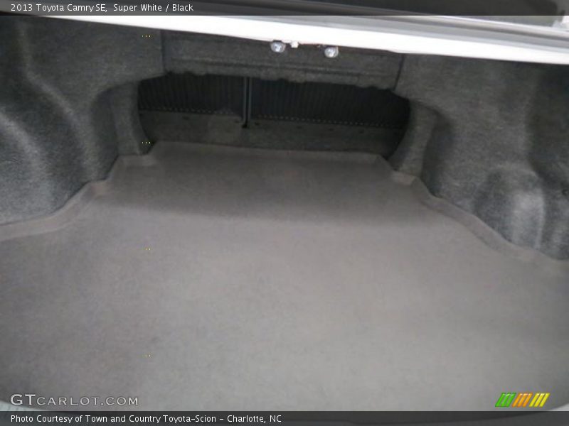 Super White / Black 2013 Toyota Camry SE