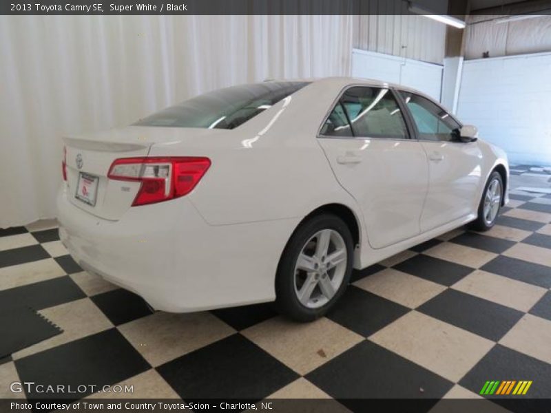 Super White / Black 2013 Toyota Camry SE