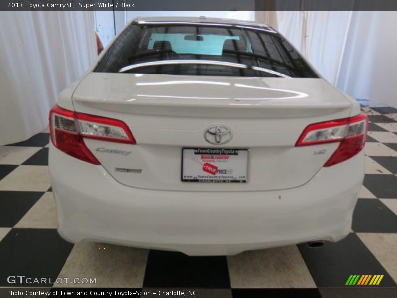 Super White / Black 2013 Toyota Camry SE