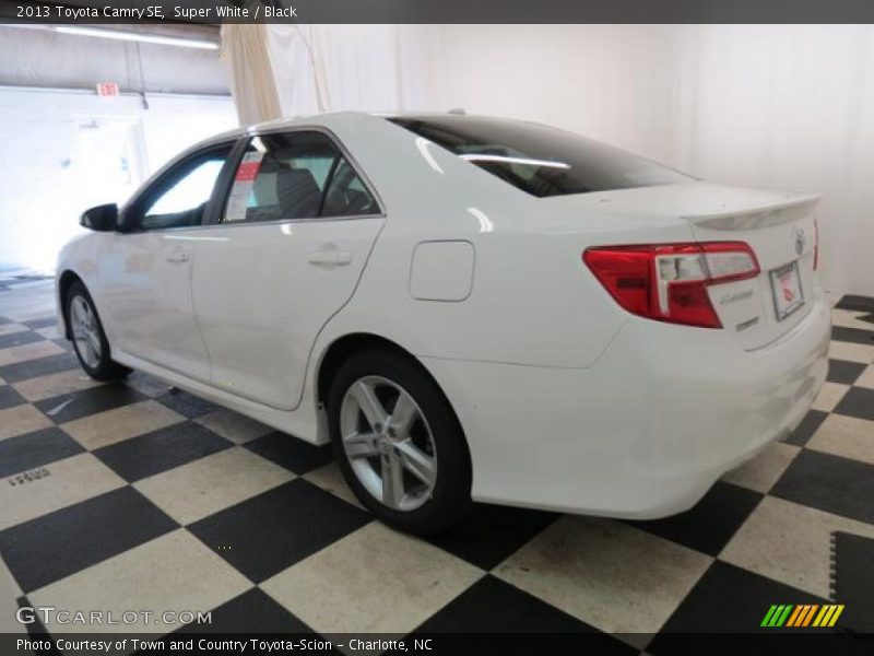 Super White / Black 2013 Toyota Camry SE