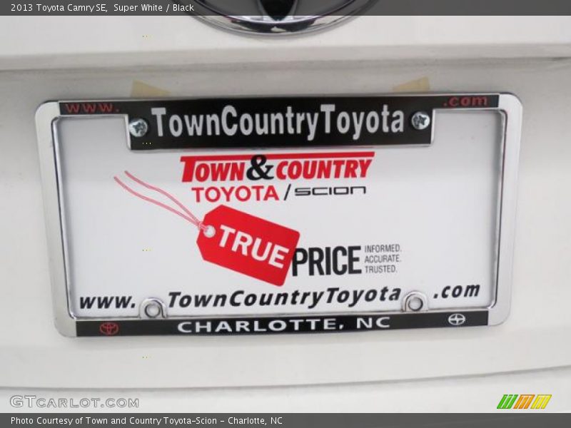 Super White / Black 2013 Toyota Camry SE