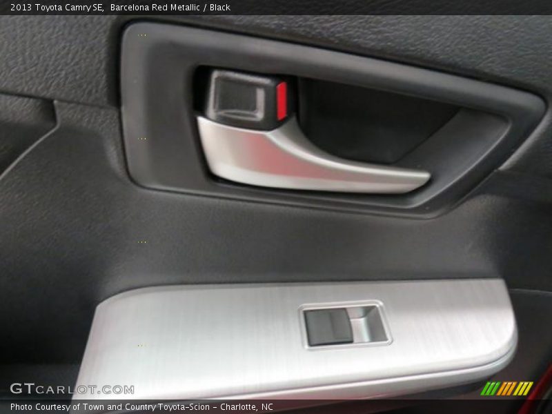 Barcelona Red Metallic / Black 2013 Toyota Camry SE