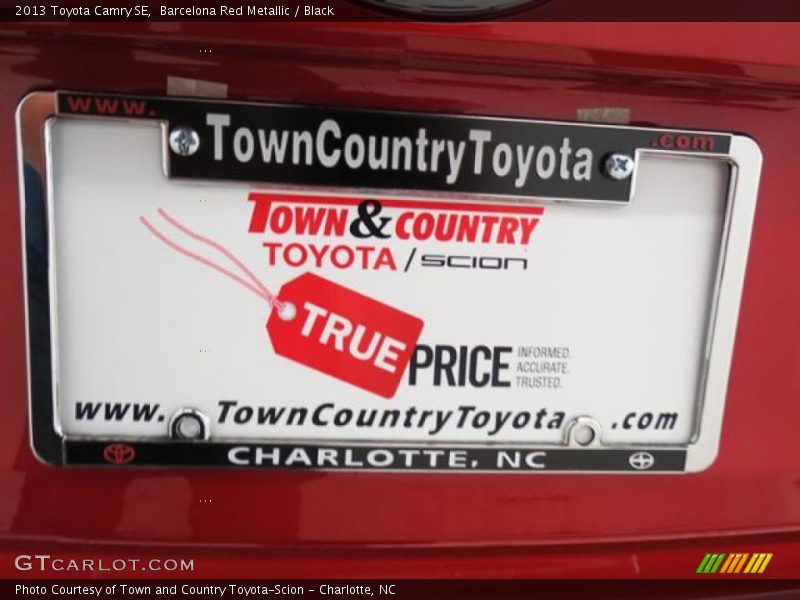 Barcelona Red Metallic / Black 2013 Toyota Camry SE