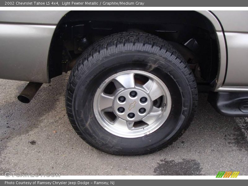 Light Pewter Metallic / Graphite/Medium Gray 2002 Chevrolet Tahoe LS 4x4