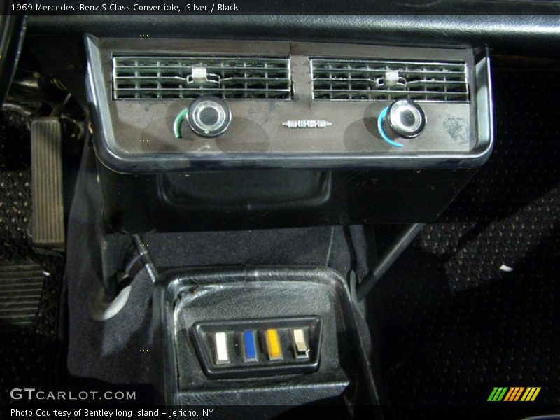 Silver / Black 1969 Mercedes-Benz S Class Convertible