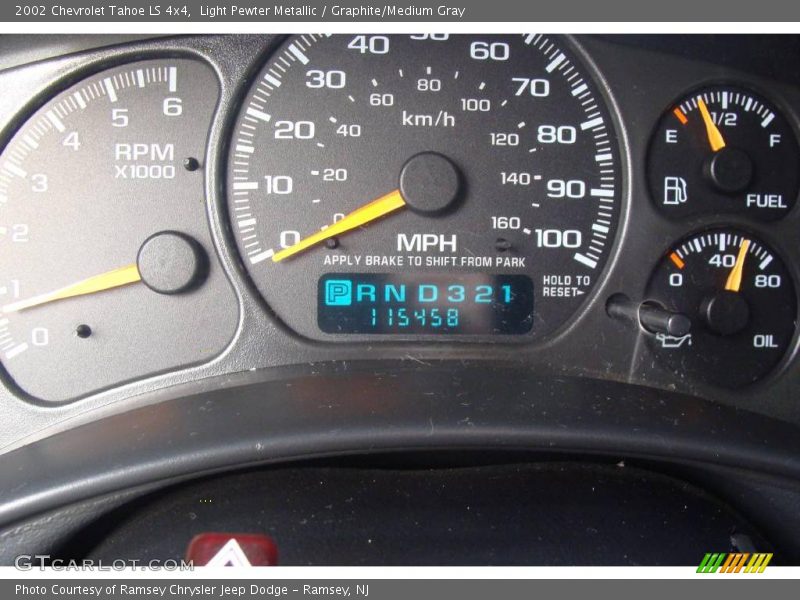 Light Pewter Metallic / Graphite/Medium Gray 2002 Chevrolet Tahoe LS 4x4