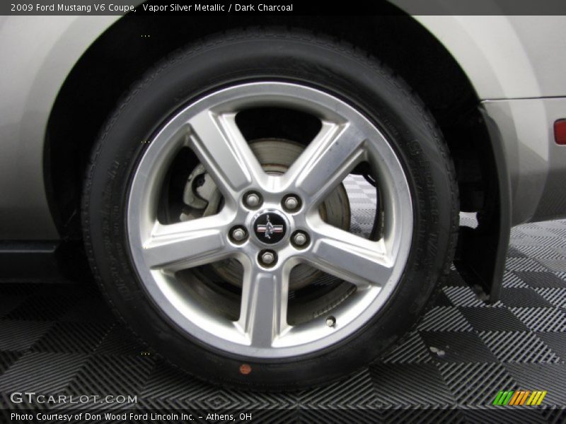 Vapor Silver Metallic / Dark Charcoal 2009 Ford Mustang V6 Coupe