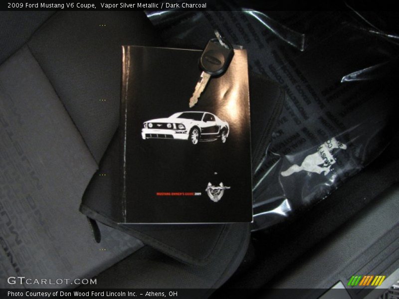 Vapor Silver Metallic / Dark Charcoal 2009 Ford Mustang V6 Coupe