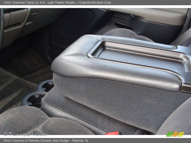 Light Pewter Metallic / Graphite/Medium Gray 2002 Chevrolet Tahoe LS 4x4